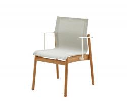 Изображение продукта Gloster Furniture Sway Teak стул штабелируемый с подлокотниками