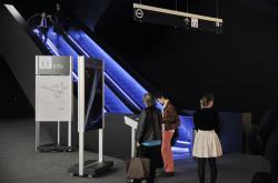 BURRI Signage System Messe Basel by BURRI – Mobile indoor F4 twin-sided stele - 6