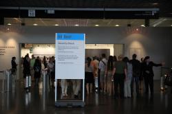 BURRI Signage System Messe Basel by BURRI – Mobile indoor F4 twin-sided stele - 3