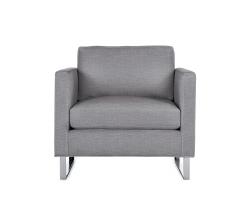 Изображение продукта Design Within Reach Goodland кресло с подлокотниками с обивкой из ткани, стальные ножки