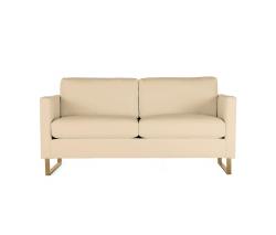 Изображение продукта Design Within Reach Goodland Two-Seater диван в коже, ножки из бронзы