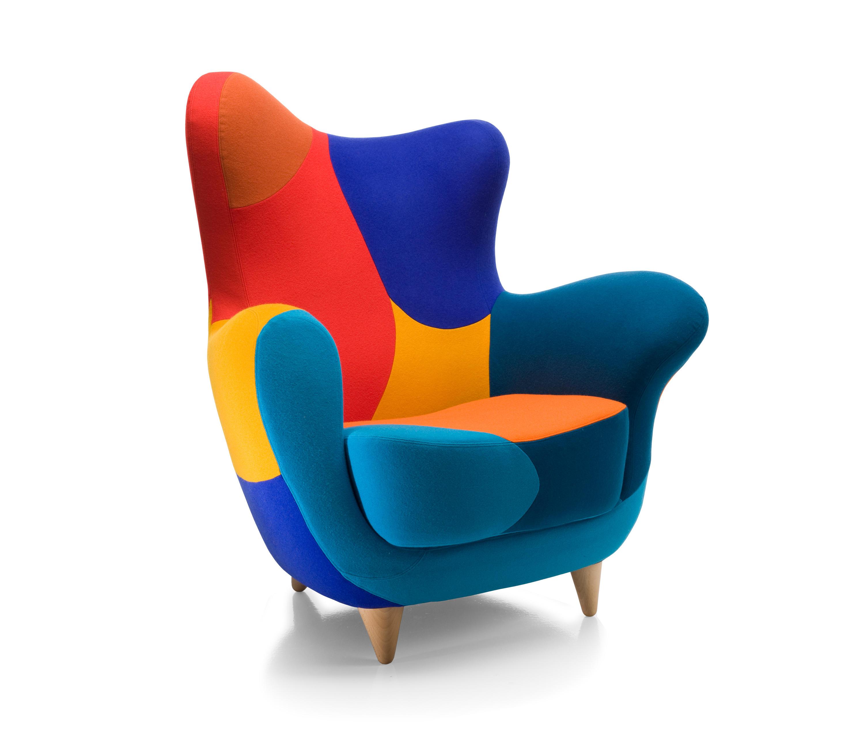 Разноцветные кресла в интерьере