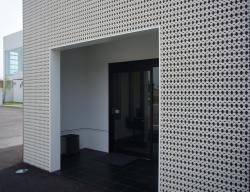 Kenzan Porous model 1 wall in-situ - 1