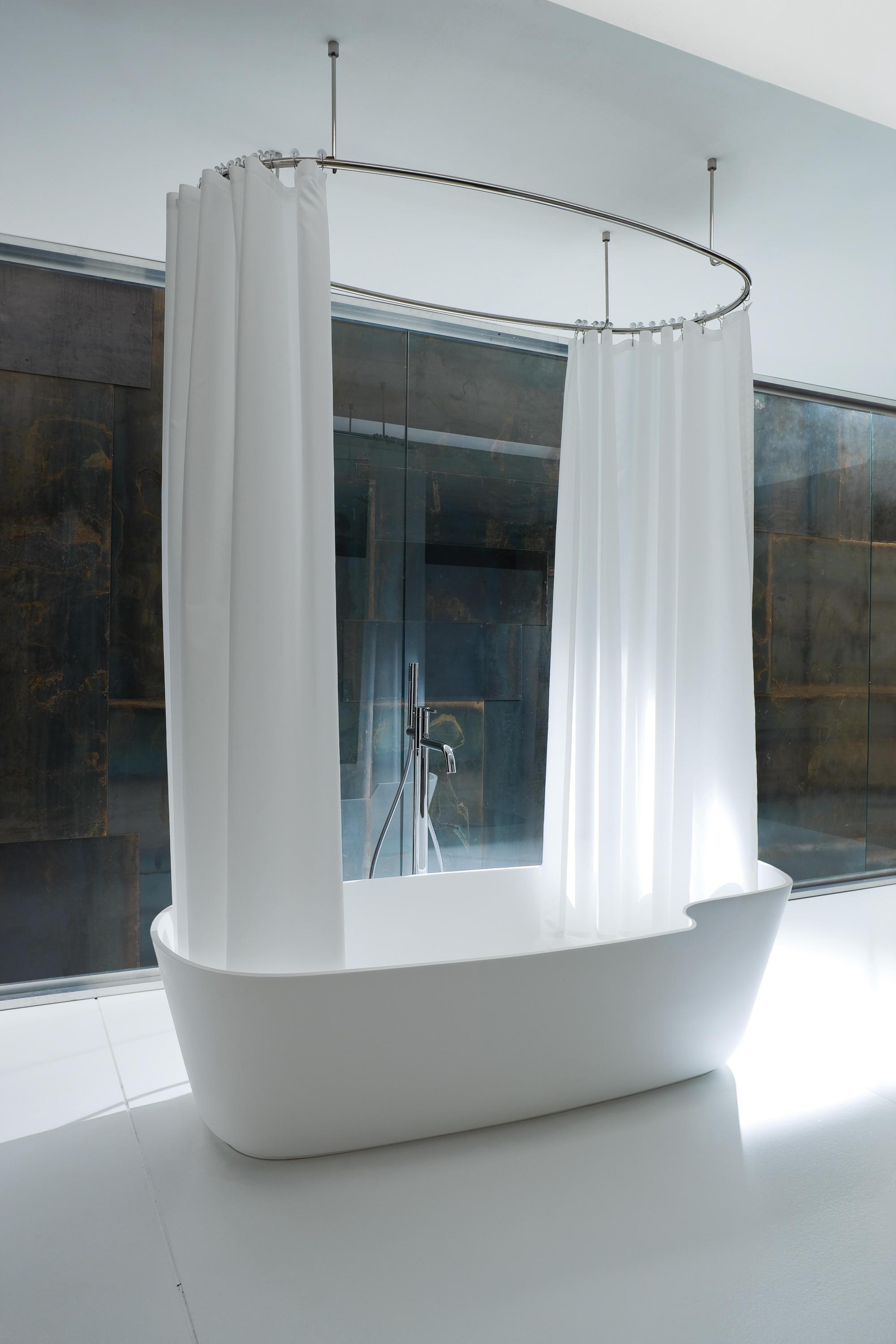 Полукруглую шторки для ванной. Шторка гармошка для ванны Sirio Colibri 150-170 см. Шторка для отдельностоящей ванны. Шторка для овальной ванны. Отдельно стоящая ванна со шторками.